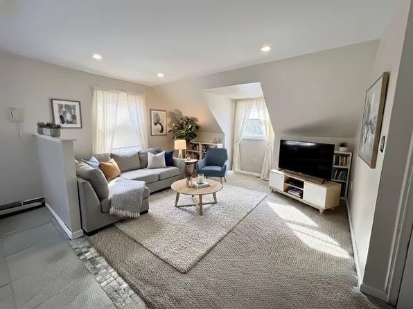 495 Morris Dr #2, Valley Stream, NY 11580