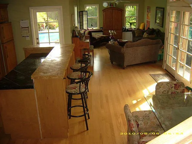 3 bed, 1.5 bath, 2000 sqft, $3,800 — Photo 3