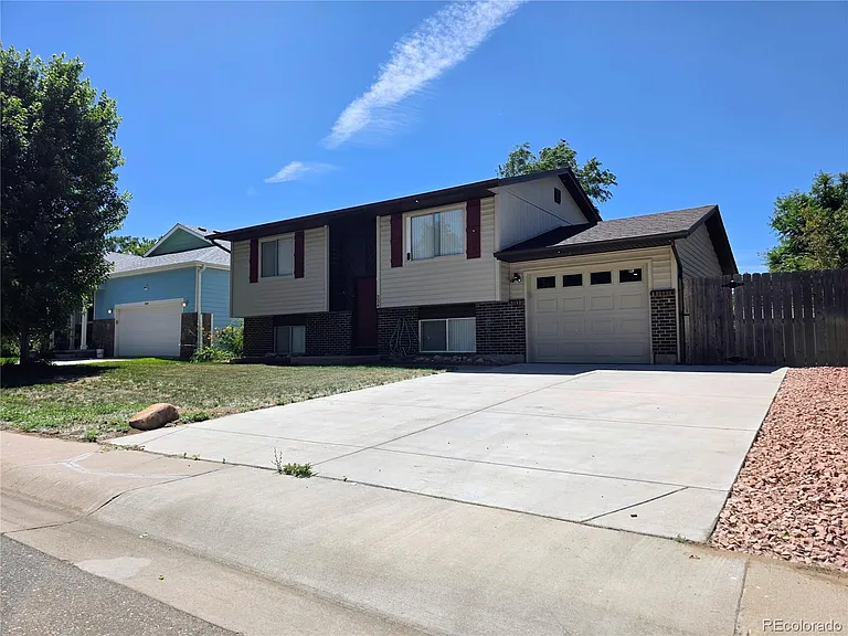 334 Wooster Ave — Photo 1