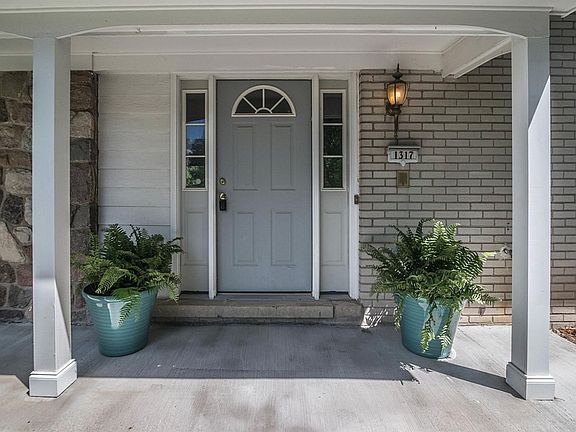 2nd image of 1317 Skyway Dr