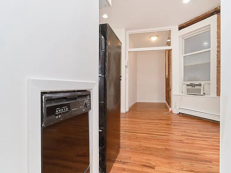 134 W 109th St #3C — Photo 9