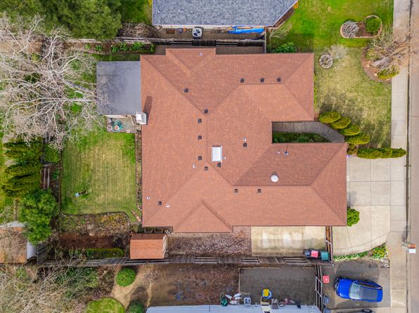 1855 Bristol Dr, Medford, OR 97504