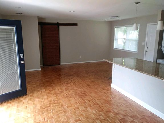 4th image of 831 W Maple St #831