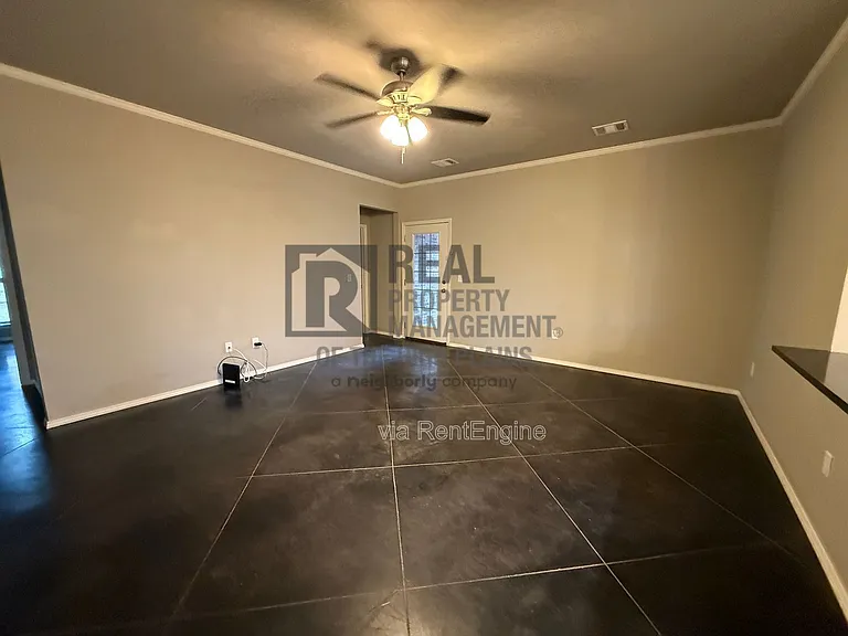 7620 Legacy Pkwy — Photo 10