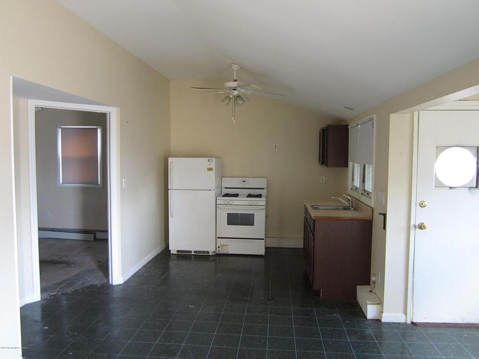 2nd image of 254 Hiering Ave