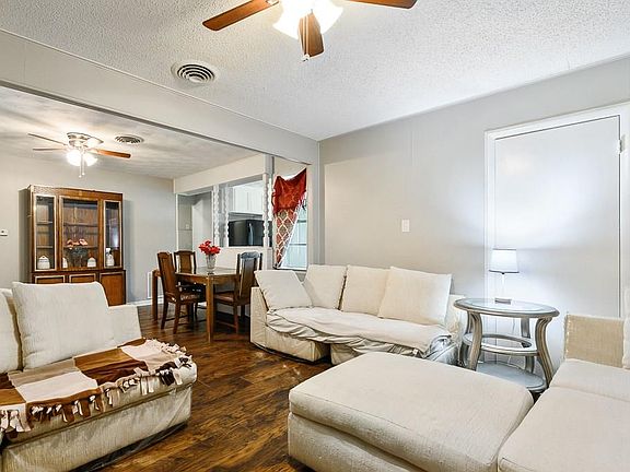 5th image of 727 Pebble Creek Ln