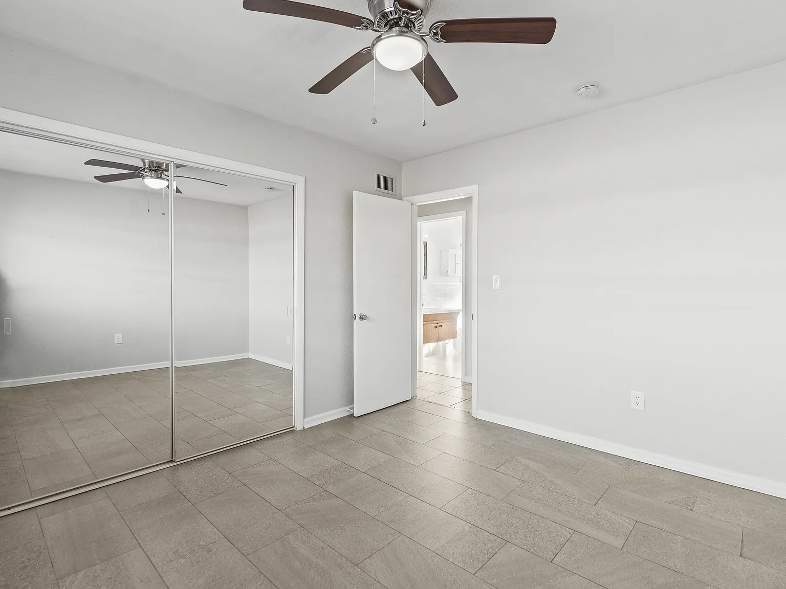 2 bed, 676 sqft, $1,750 — Photo 3