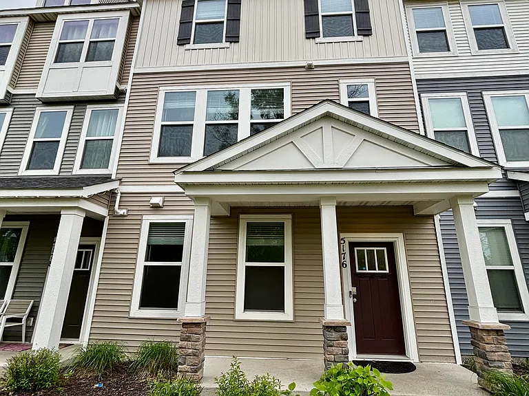 5176 Hampton St NE — Photo 1