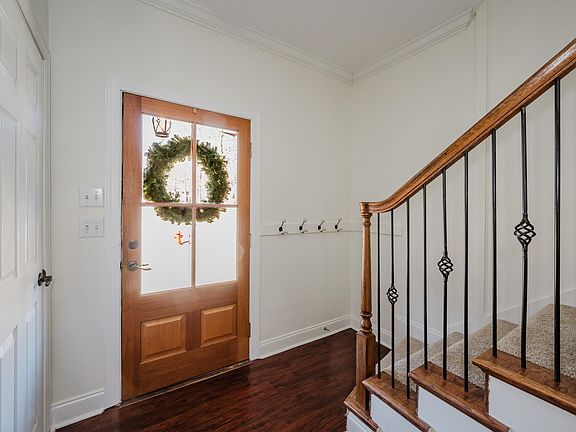 4th image of 220 Camellia Dr