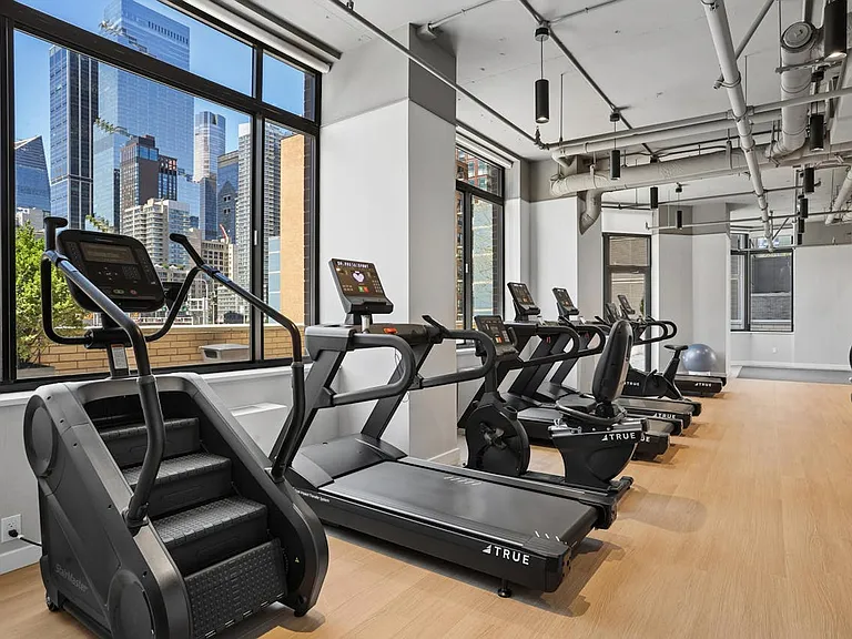 420 W 42nd St #38F — Photo 13