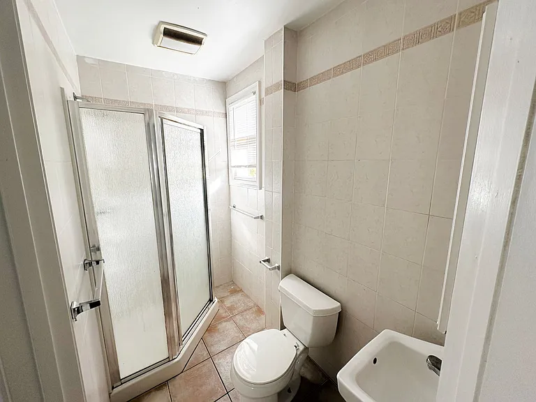 35 Terrace Dr #2R — Photo 4