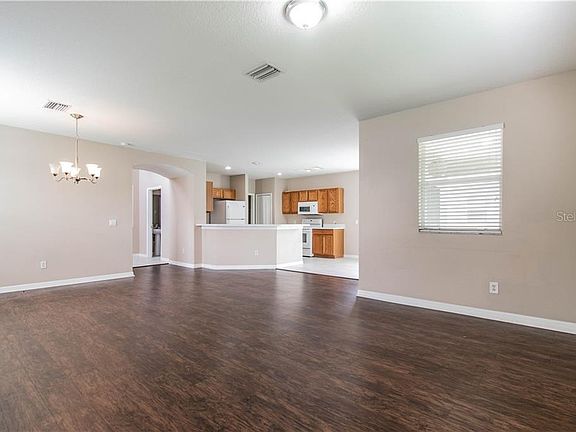 4th image of 7872 Carriage Pointe Dr