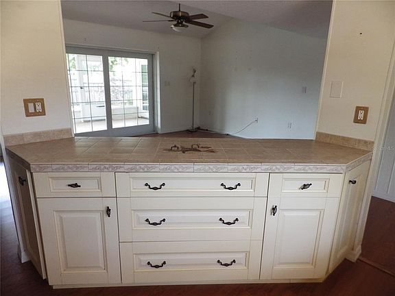 5th image of 207 Lotus Dr
