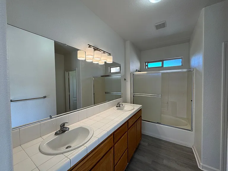 528 Burgundy St — Photo 6