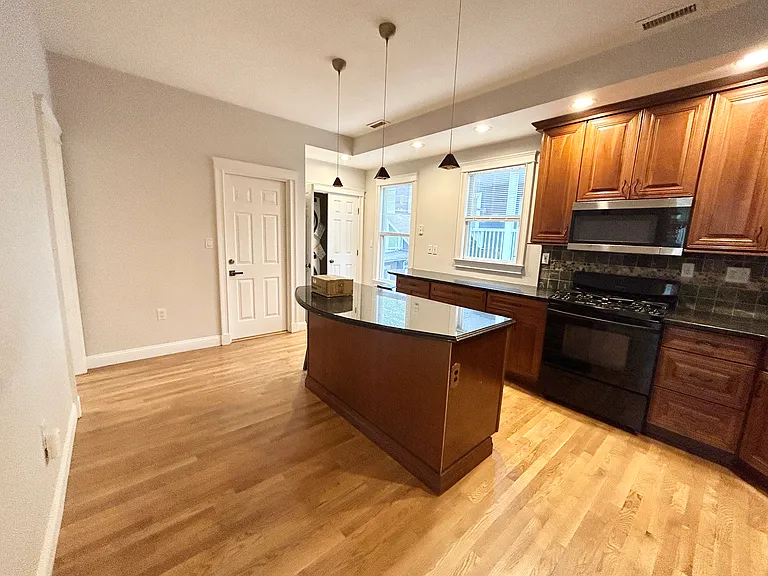 12 Buttonwood St #3L — Photo 9