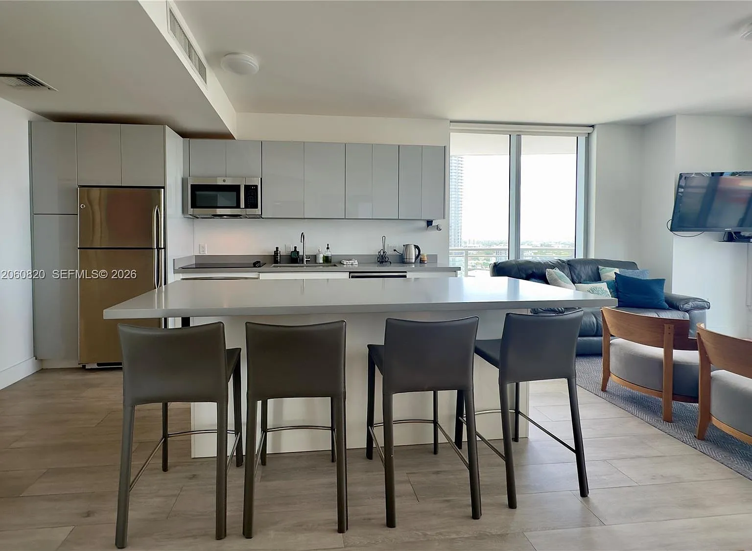 Ivy Condo — Photo 2