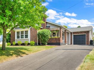 107 Oak Manor Dr, Natrona Heights, PA 15065