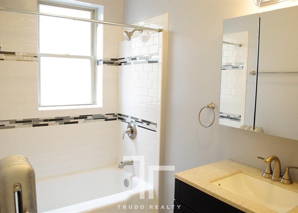 1st image of 1329 W Touhy Ave APT 1S