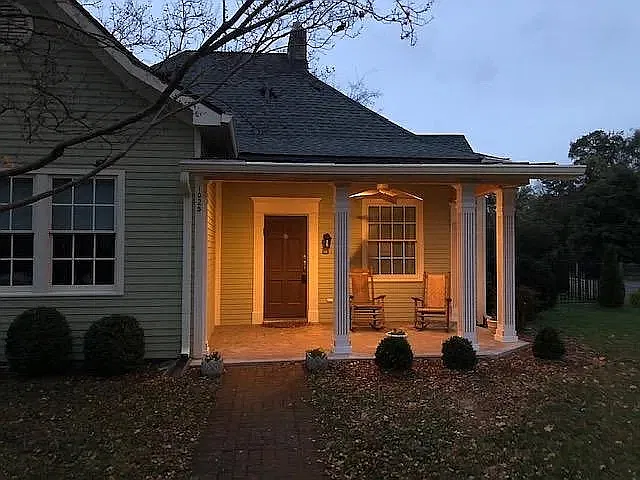 3 bed, 1.5 bath, 1796 sqft, $2,100 — Photo 2