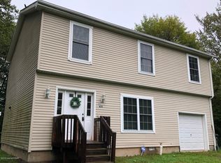 233 Greenbriar Cir, Tobyhanna, PA 18466
