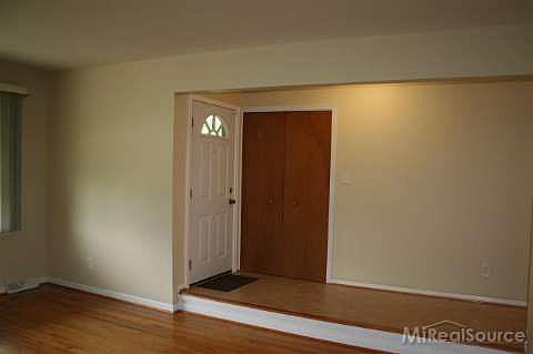 3rd image of 32340 Northampton Dr