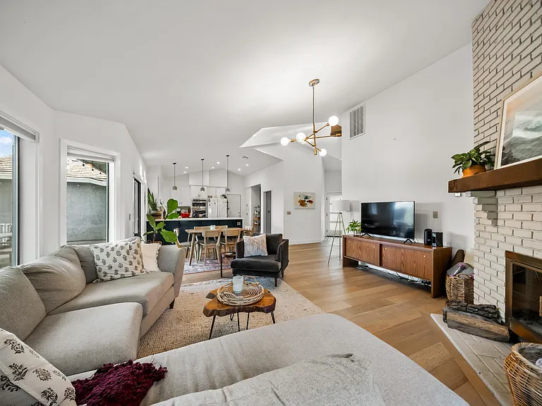 2820 Panorama Dr — Photo 13