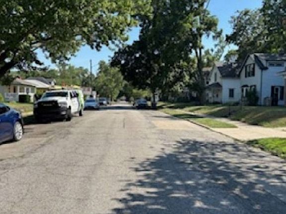 Exterior Neighborhood (street photo)