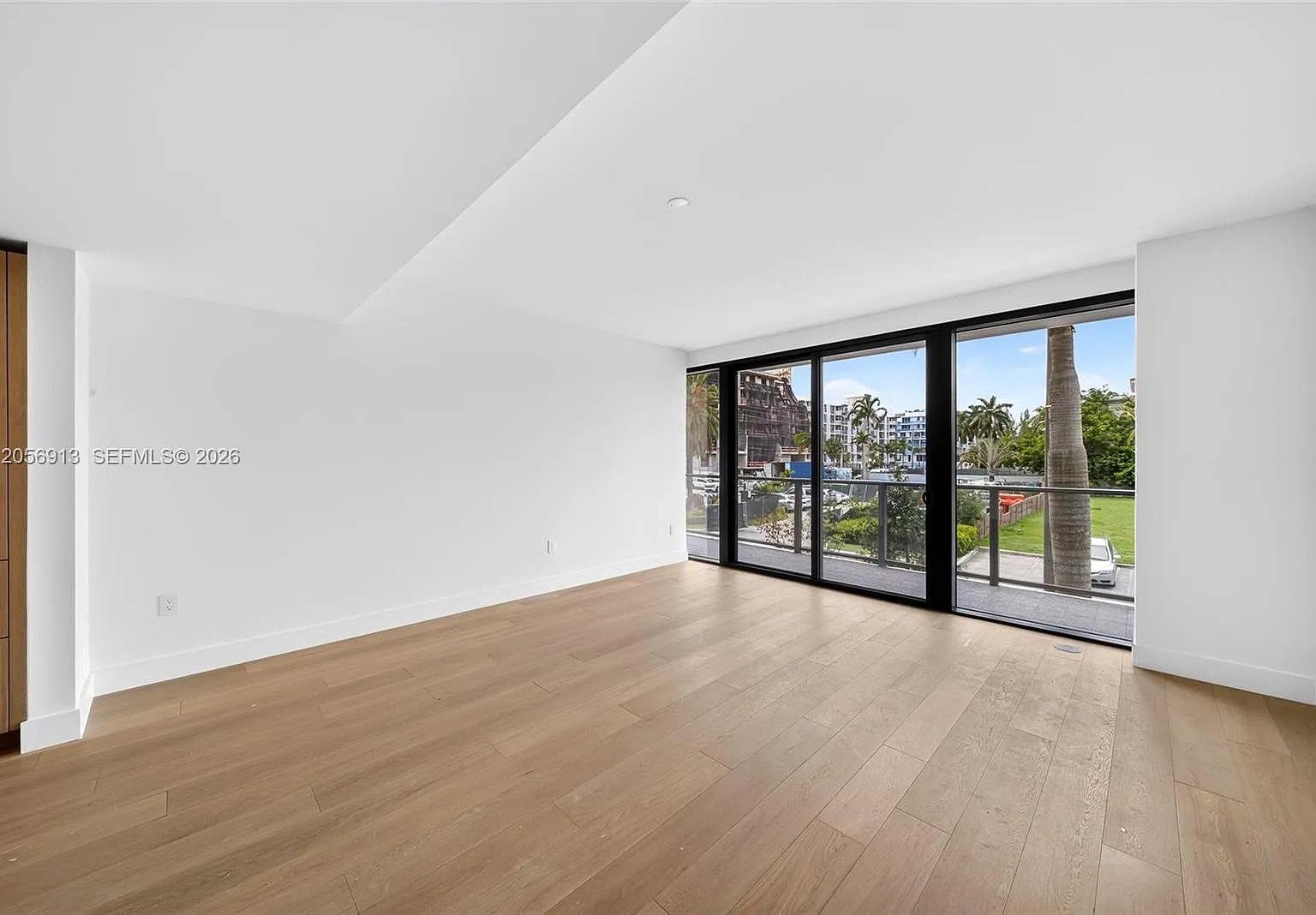 1 bed, 964 sqft, $7,900 — Photo 4