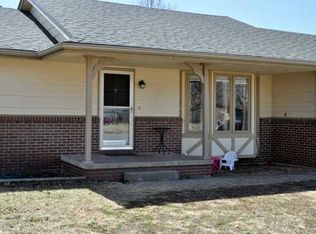 318 N Driftwood Ct, Rose Hill, KS 67133