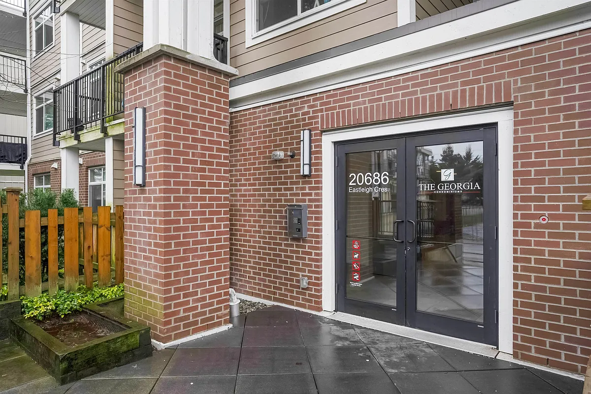 Building Photo - 20686 Eastleigh Cres #107