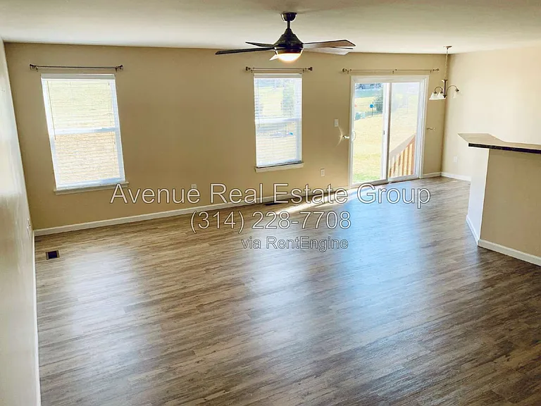 554 Parkgate Dr — Photo 3
