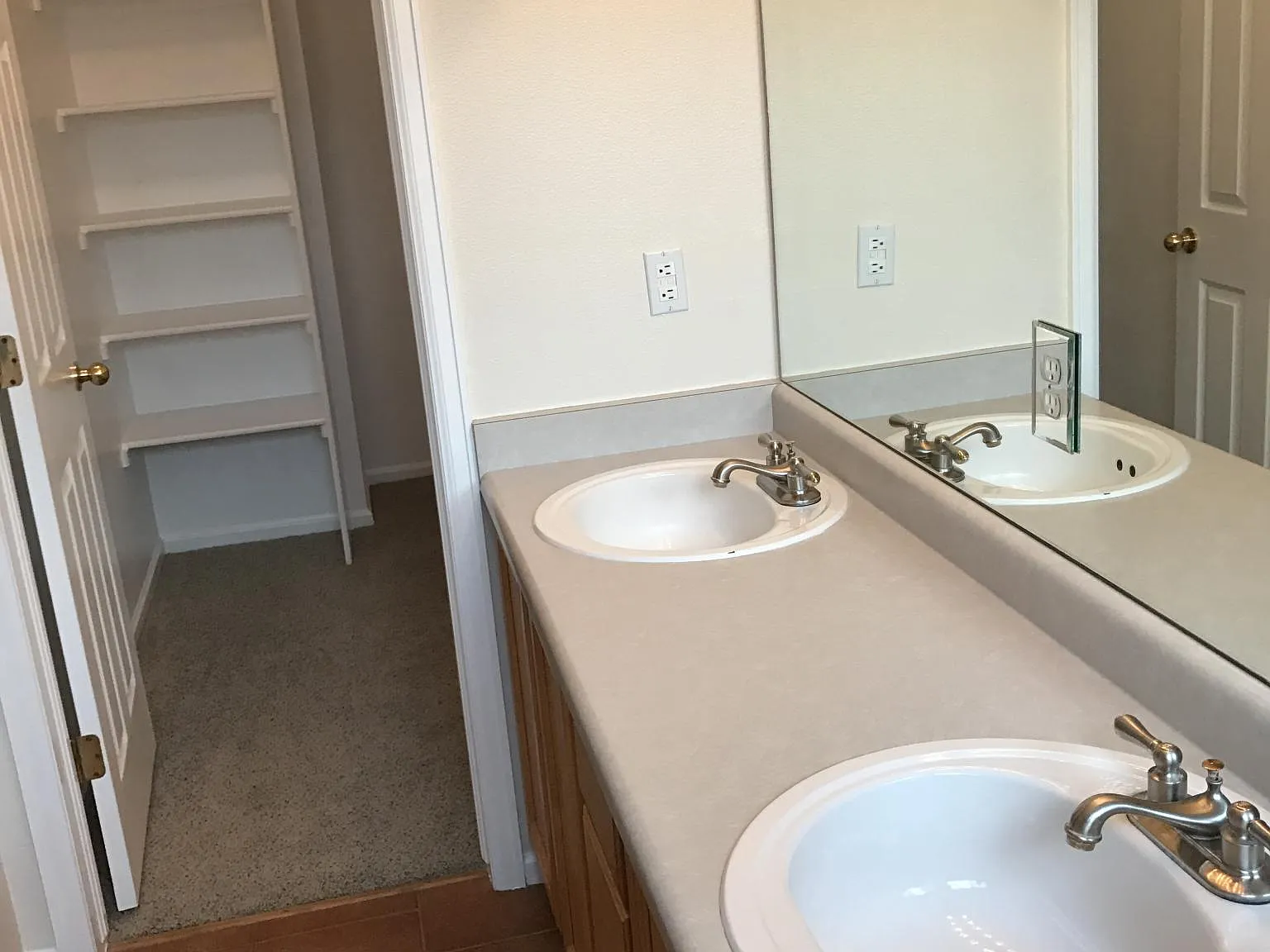 10734 W 63rd Pl — Photo 2