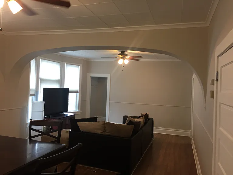 808 E Illinois Ave — Photo 3