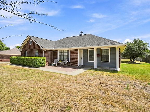 2nd image of 316 Janis Ln