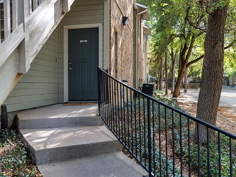 2450 Wickersham Ln #109 — Photo 16