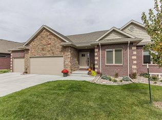 16661 Valleyview Ln, Clive, IA 50325