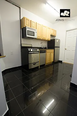 Rented by Jonis Realty | media 18