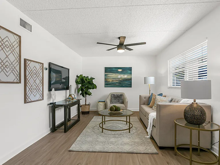 Soho Apartments — Photo 36