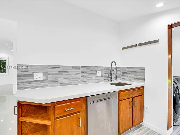 1104 NE 85th St — Photo 38