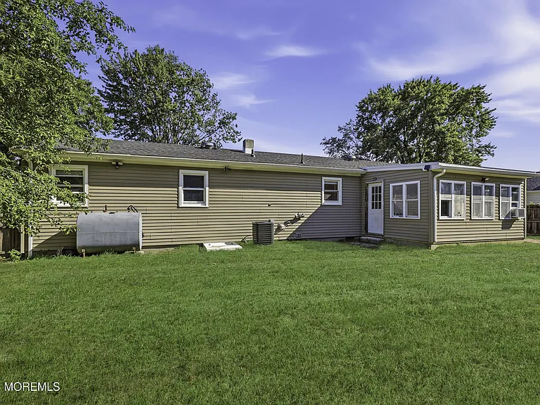 1200 Lawrence Ave — Photo 30