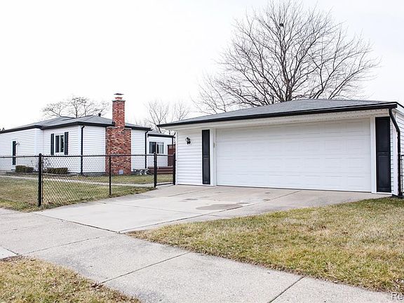 5th image of 15893 Powell Dr