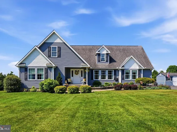 1281 Saint Pauls Church Rd, Pennsburg, PA 18073