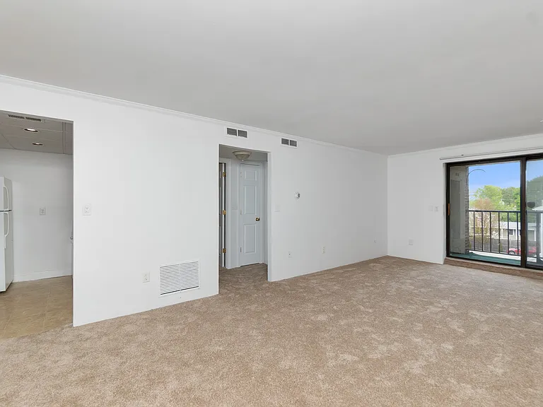 685 Main St #37 — Photo 5
