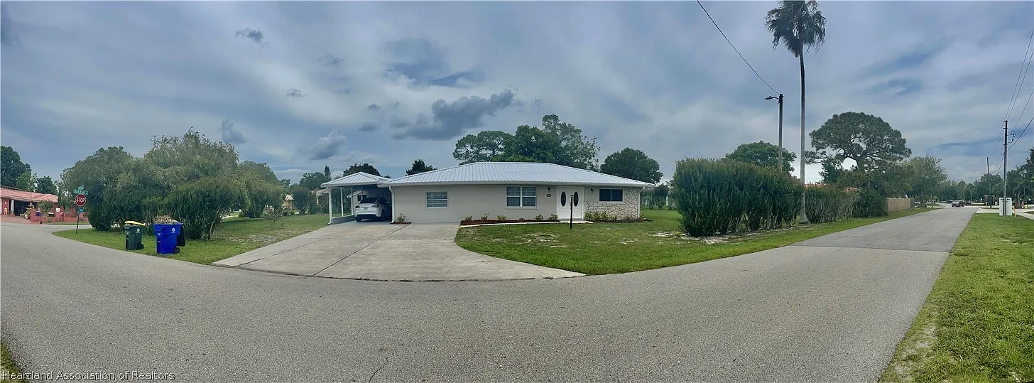 3 bed, 2.0 bath, 1768 sqft, $1,900 — Photo 2