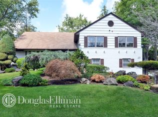 270 Pepperidge Rd, Hewlett, NY 11557