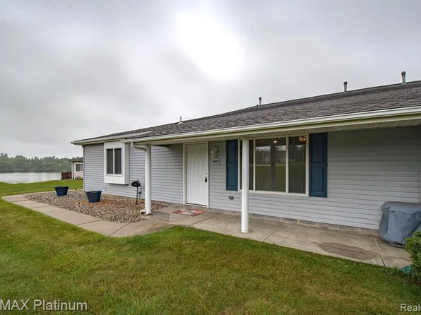 1073 Lake Park Cir, Grand Blanc, MI 48439
