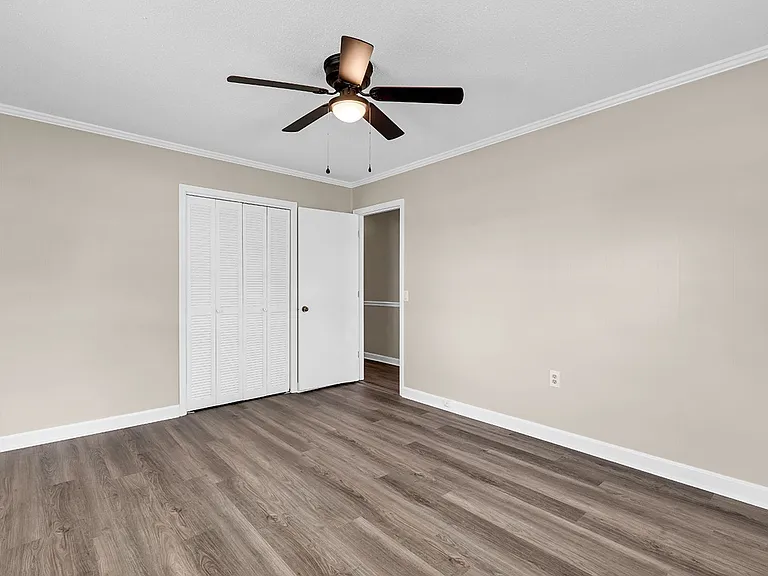 1354 Rogers Rd — Photo 37