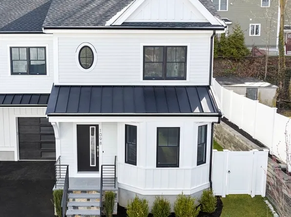 1098 Chestnut St #1098, Newton Upper Falls, MA 02464