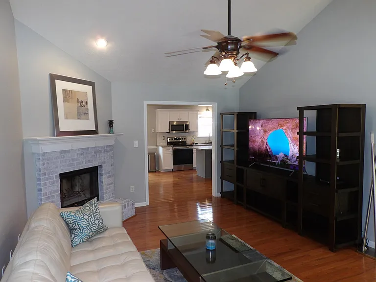 4709 Oak Pointe Dr — Photo 3