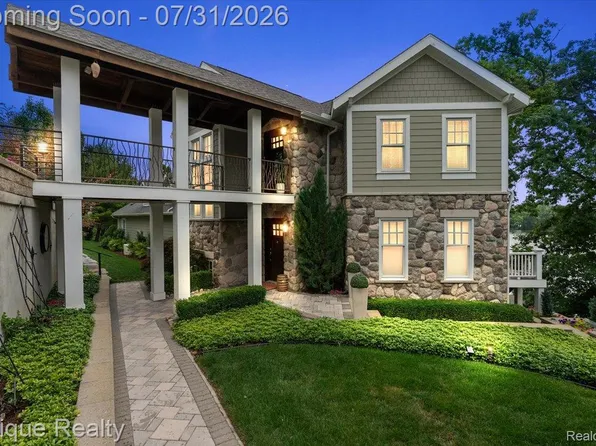 791 Central Dr, Lake Orion, MI 48362